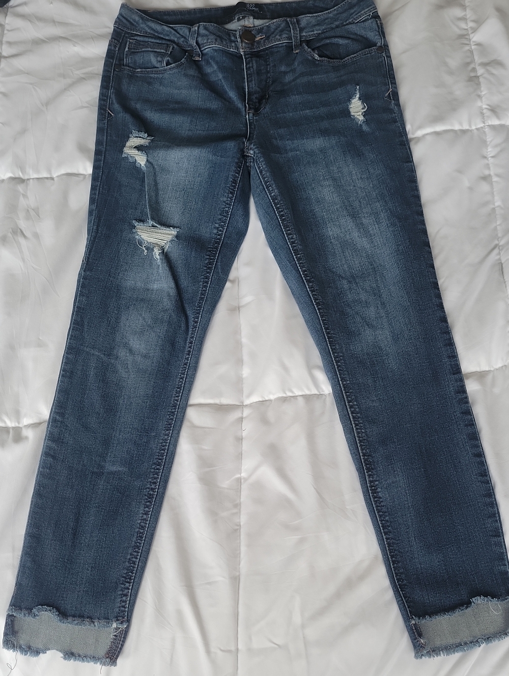 1822 Denim Distressed Dark Blue Cropped Jeans